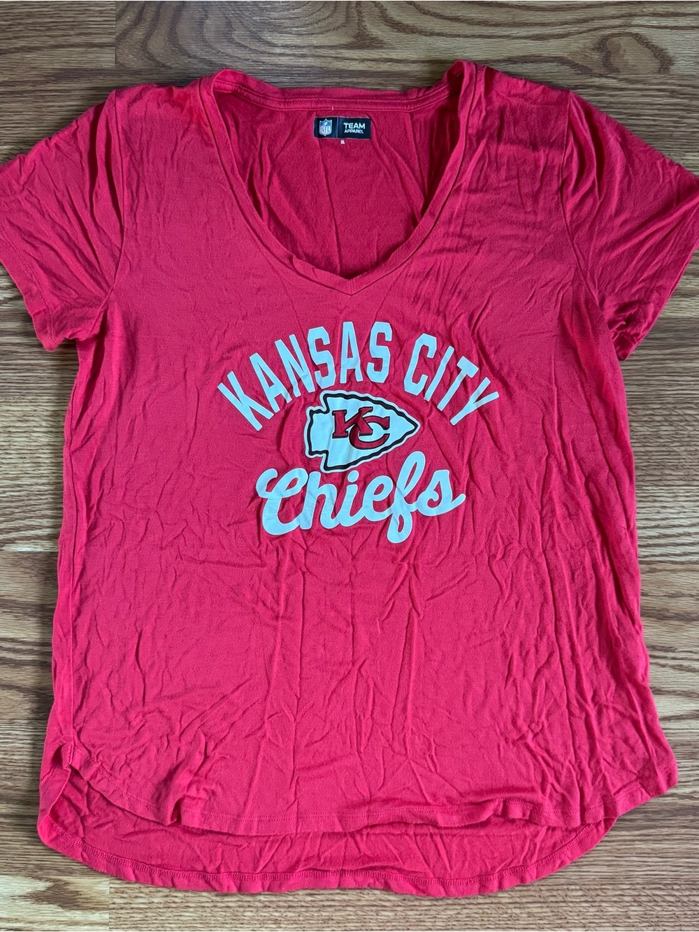 NFL Team Apparel Kansas City Chiefs Graphic V-Neck T-Shirt